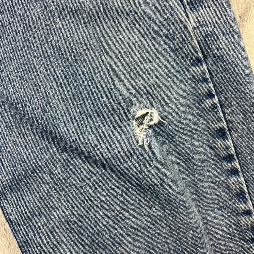 LEVI'S 505 Regular Fit Jeans Mens 34x30 Blue Medium Wash Distressed 00505-1454